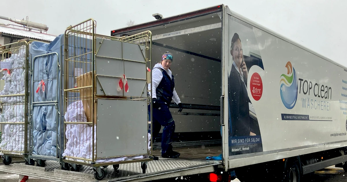 Neue Kollegin am Steuer im firmeneigenen Fuhrpark